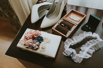 Bride's accessories