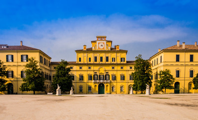 Obraz premium Stunning view of Ducal garden's palace, facade and side wings, Parma, Italy 