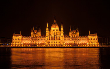 Fototapeta na wymiar parliament of hungary in budapest