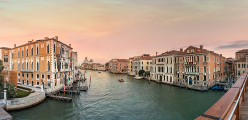 Fototapeta na wymiar Grand canal and Basilica Santa Maria della Salute, Venice, Italy.