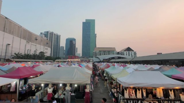 Evening Time-lapse at Ratchada Rot Fai Night Market in Bangkok, Thailand