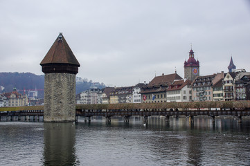 11月のスイス　ルツェルン　カペル橋