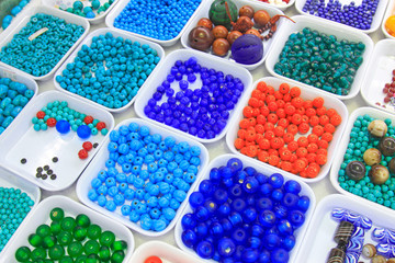 Color bead in plastic tray