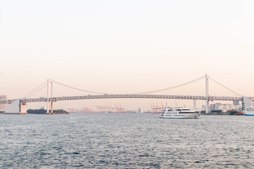 Fototapeta premium Single of big boat and rainbow bridge at sumida river viewpoint in tokyo