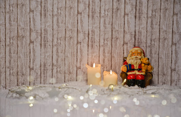 Grußkarte Weihnachten mit Weihnachtsmann und Kerzen