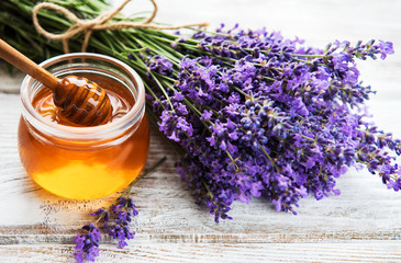 Jar with honey and fresh lavender - obrazy, fototapety, plakaty