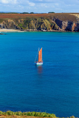 Fototapeta premium View and a boat from the pointe de Pen-Hir