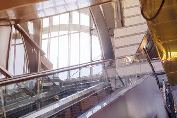 Naklejka premium Empty escalator on the background of a large window in a modern station building