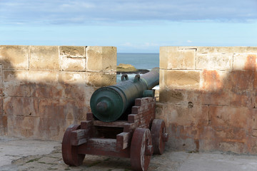 Fototapeta na wymiar Mobile Kanonen bei der Festungsanlage von Essaouira, Unesco-Weltkulturerbe, Marokko, Nordafrika, Afrika