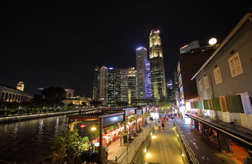 Fototapeta na wymiar Boat Quay outdoor restaurant bar dinning Singapore