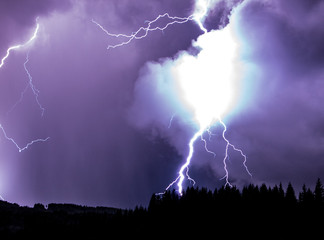 Fototapeta na wymiar Gewitter mit Blitz
