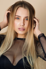 Obraz premium Pretty girl pose to camera in yellow background studio