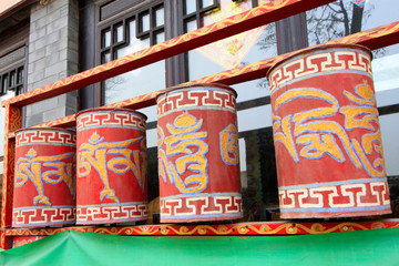 Tibetan rotatable cylindrical structure