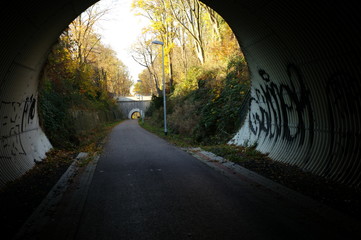 radfahrtunnel im Herbst im Ruhrgebiet