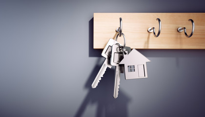 Wohnungs-Schlüssel am Schlüsselbrett vor grauer Wand