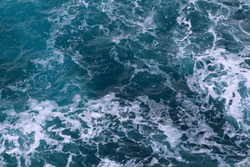 Fototapeta na wymiar blue and white foamy ocean waves
