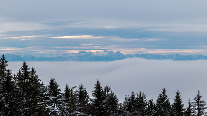 Berge im Hintergrund