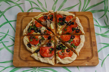 sliced vegan pizza