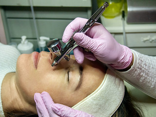 A woman during oxygen infusion treatment at beauty salon.