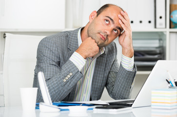 Naklejka premium Busy businessman in shirt worrying and thinking