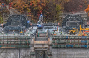 Papier Peint photo Barrage Décor de la conduite d& 39 évacuation au site prévu du barrage Yamba à l& 39 automne 2017