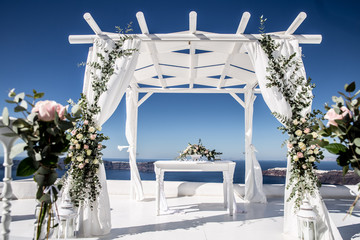 White weddig arch on a Santorini