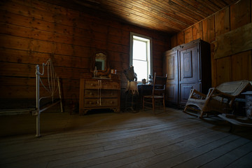 sedia a dondolo nella città fantasma