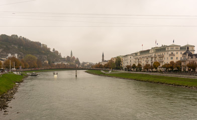 Fototapeta premium Salzburg River in the Fall