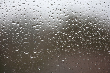 regentropfen am fenster