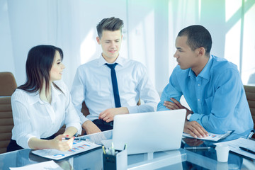 Obraz premium professional business team working with financial documents