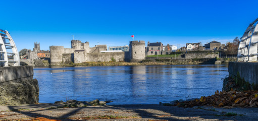 Fototapeta premium Castle and River view