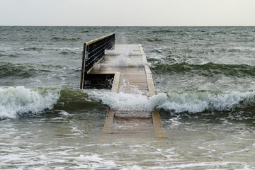 stürmischer Badesteg, DK