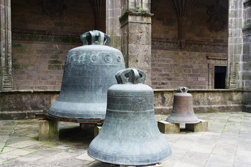 Obraz premium Cloches à la cathédrale de Saint Jacques de Compostelle en Espagne