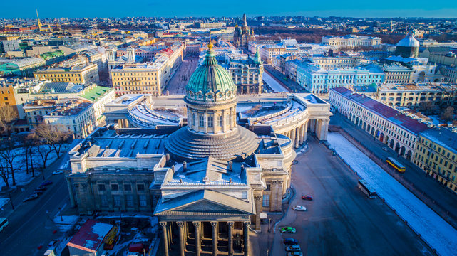 Saint Petersburg. Kazan Cathedral. Petersburg in the winter. Russia. Russian cities in winter. Streets of Petersburg. Center of Petersburg. City center. View of the Kazan Cathedral. Nevsky Avenue.