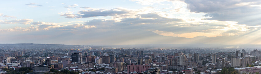 Fototapeta na wymiar Coucher de soleil à Erevan, Arménie