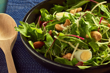 Green salad with nuts and parmensan