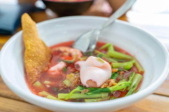 Yentafo noodle soup, Thai food
