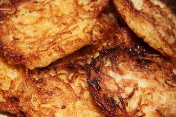 goldgelbe knusprigeKartoffelpuffer