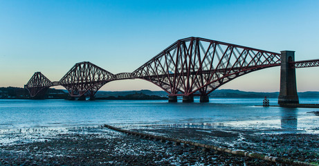 Naklejka premium Forth Rail Bridge at sunset