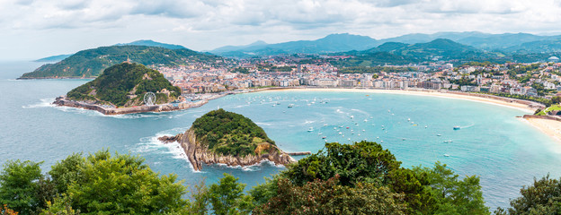 Fototapeta premium Panorama na San Sebastian w Hiszpanii
