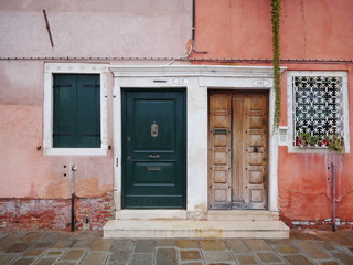 Obraz na płótnie Canvas Türen und Fenster in Venedig