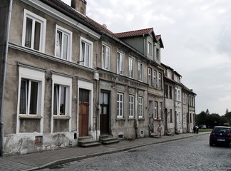 Fototapeta na wymiar Alte Häuserzeile in Preußisch Holland in Polen