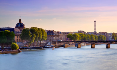 Obraz na płótnie Canvas Paris cityscape at sunset