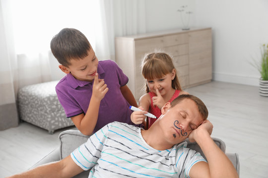 Children painting their father's face while he sleeping on April Fool's Day