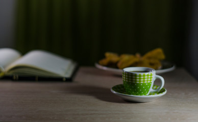 taza de te verde y negro