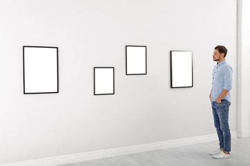 Fototapeta premium Man viewing exposition in modern art gallery