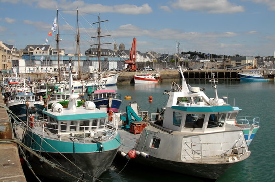 Ville de Granville, bateaux de pêche amarrés dans le port, département de la Manche, France