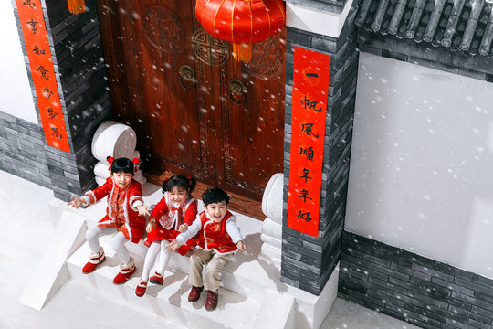 Happy boys and girls to celebrate the New Year