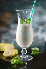 healthy banana smoothie