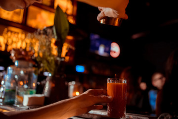 process of preparing a cocktail bartender